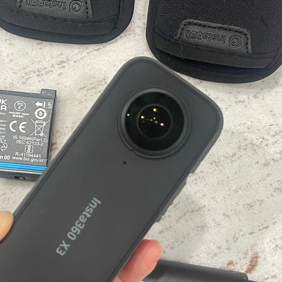 Insta360 Black Digital Camera Kit - Picture 3 of 5